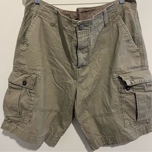 Old Navy cargo khaki shorts size 40